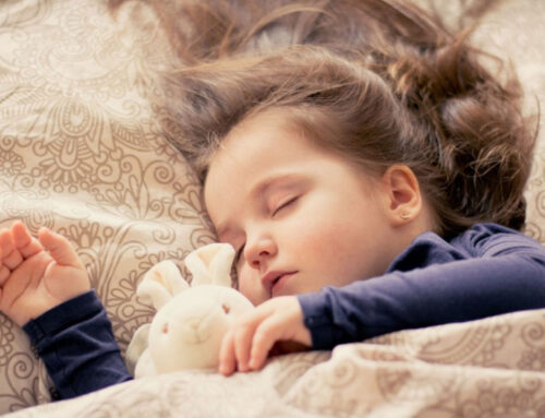 Cosa sapere sul sonno dei neonati per evitare di disperarsi inutilmente